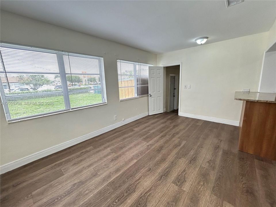 В аренду: $3,495 (4 спален, 2 ванн, 875 Квадратных фут)