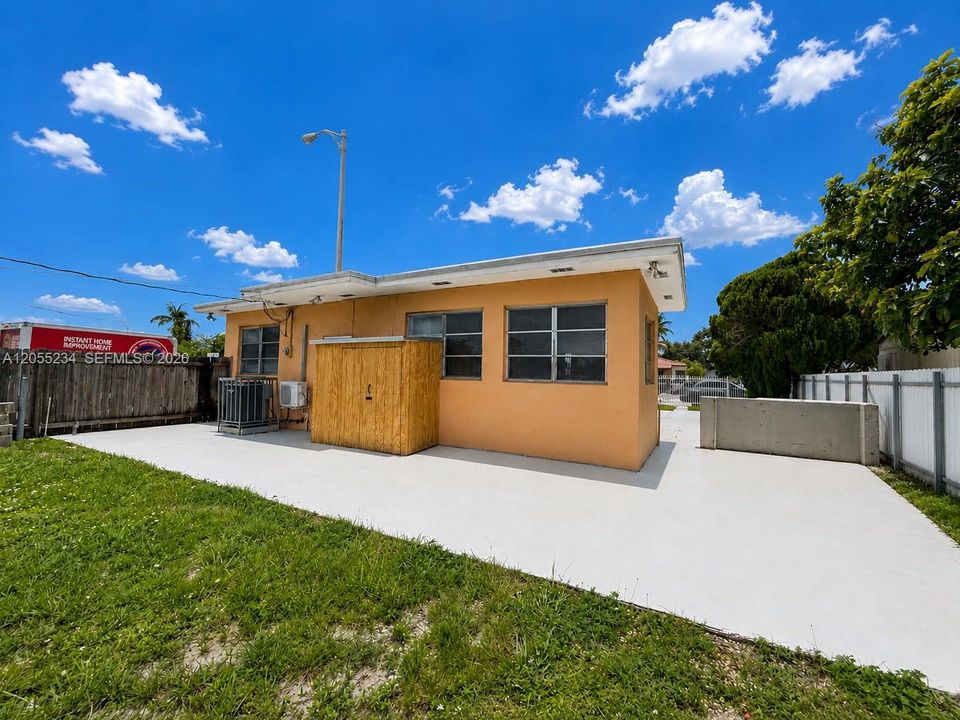 В аренду: $3,495 (4 спален, 2 ванн, 875 Квадратных фут)