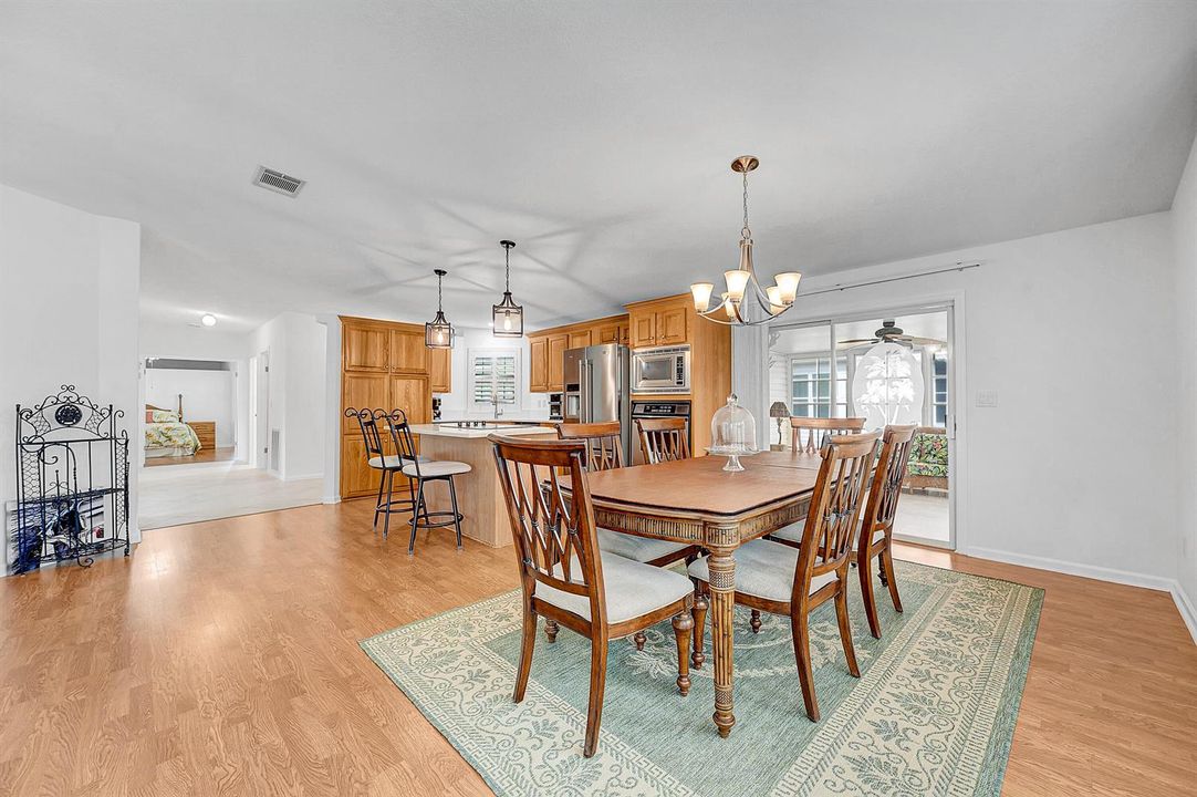 7945 hl dining to kitchen
