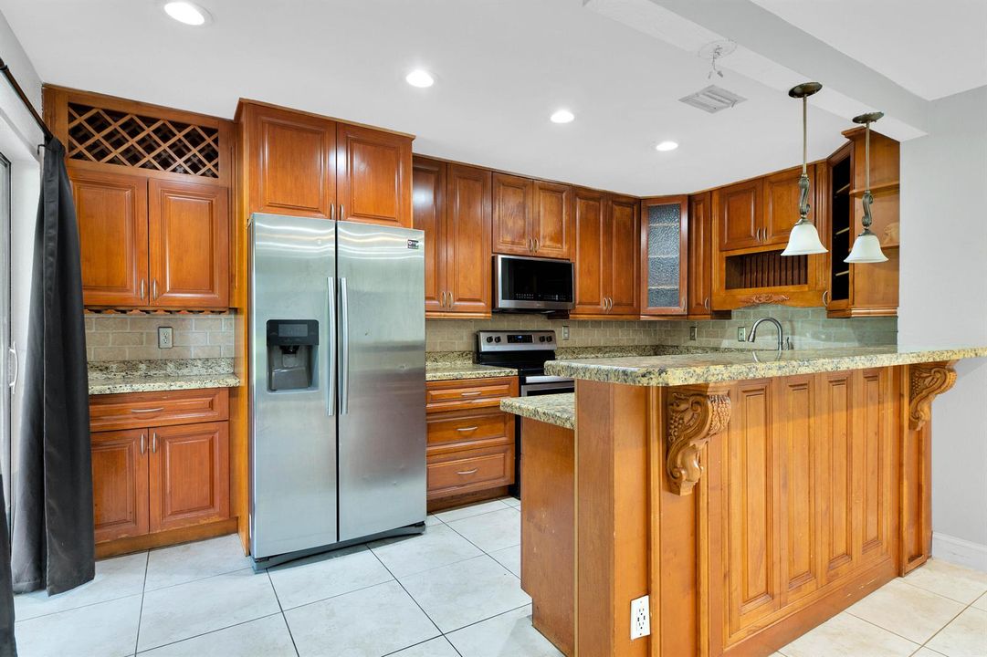 16-10723 NW 11th St-16