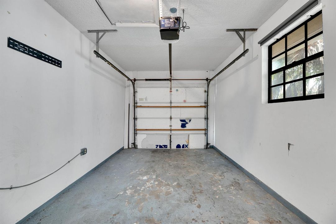 21-10723 NW 11th St-21