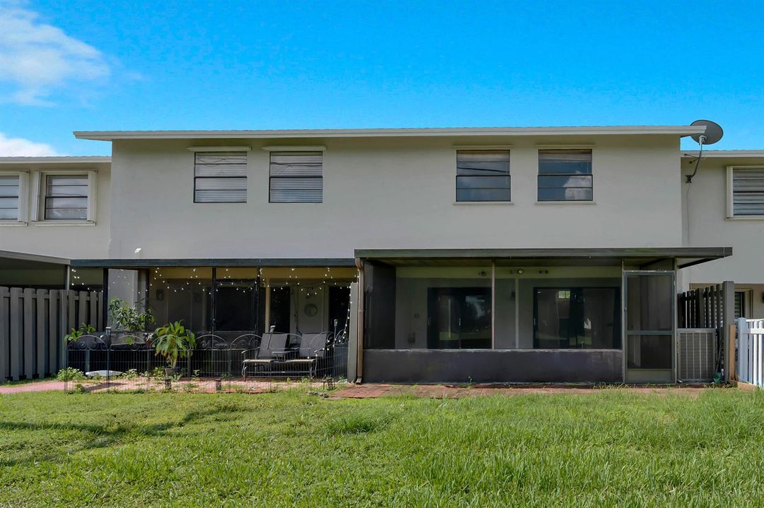 09-10723 NW 11th St-9
