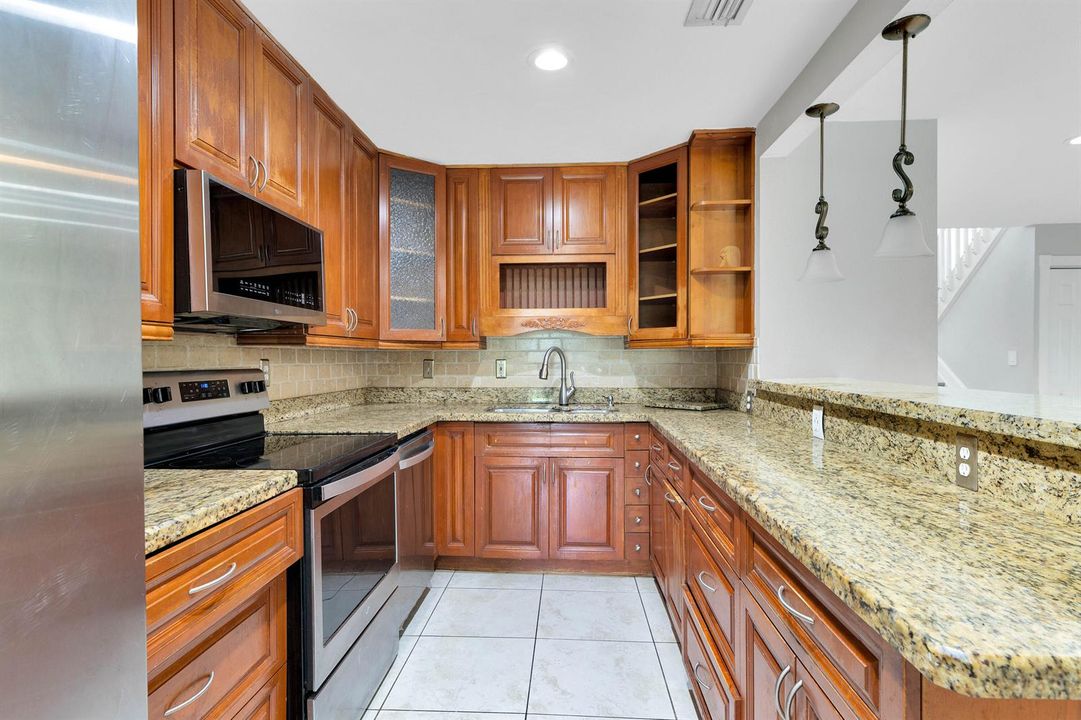 18-10723 NW 11th St-18
