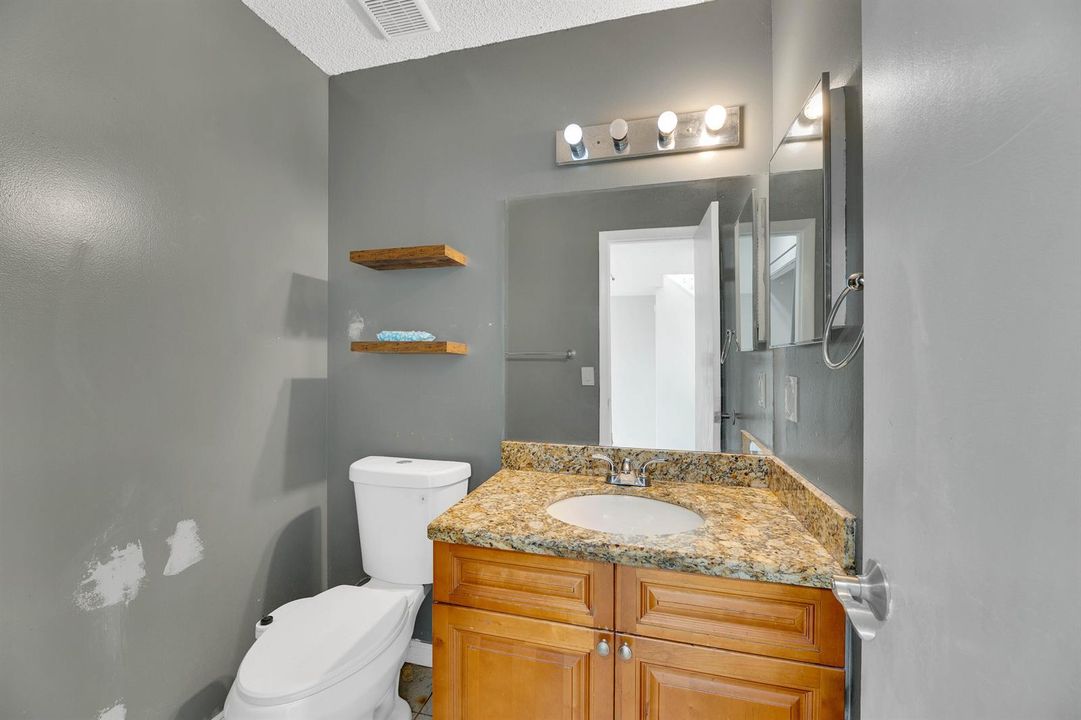 20-10723 NW 11th St-20