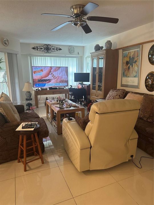 En Venta: $169,000 (1 camas, 1 baños, 1045 Pies cuadrados)