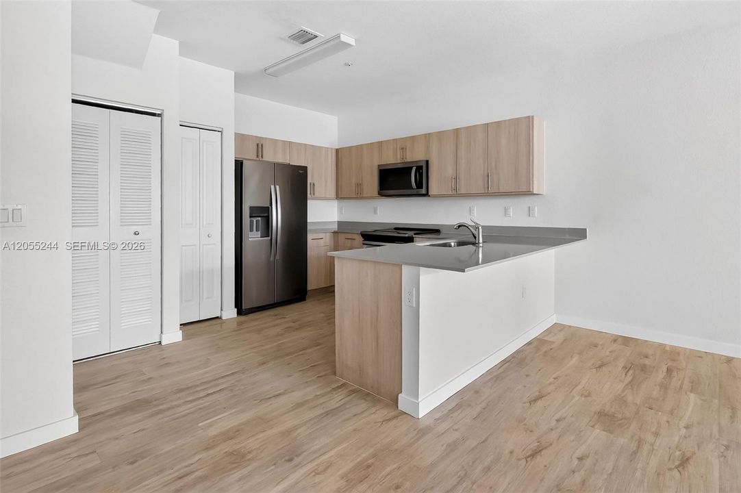 En Venta: $410,000 (2 camas, 2 baños, 1262 Pies cuadrados)