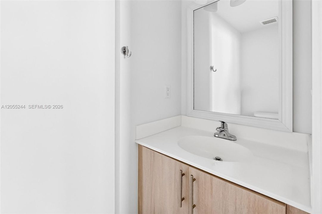 En Venta: $410,000 (2 camas, 2 baños, 1262 Pies cuadrados)