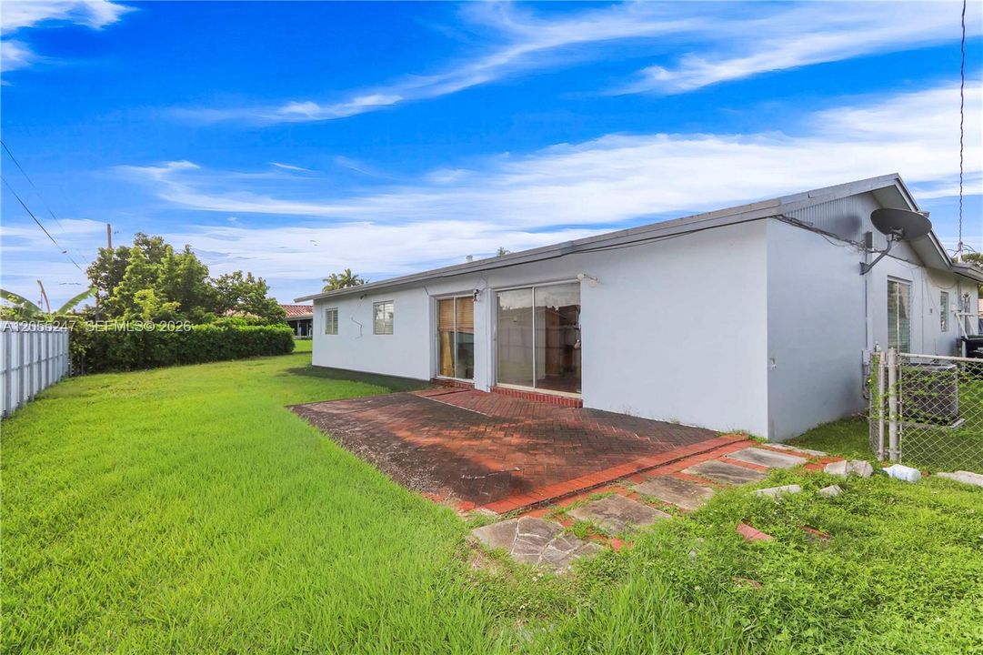 En Venta: $790,000 (5 camas, 3 baños, 2346 Pies cuadrados)