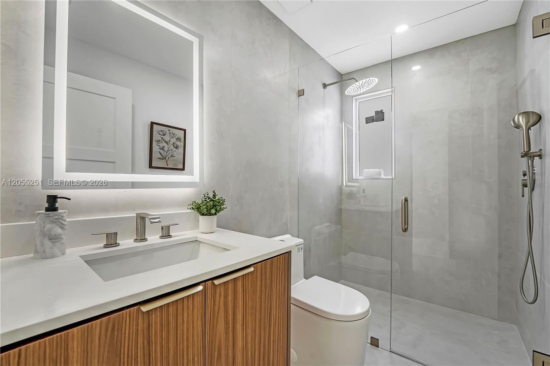 En Venta: $659,000 (3 camas, 2 baños, 1723 Pies cuadrados)