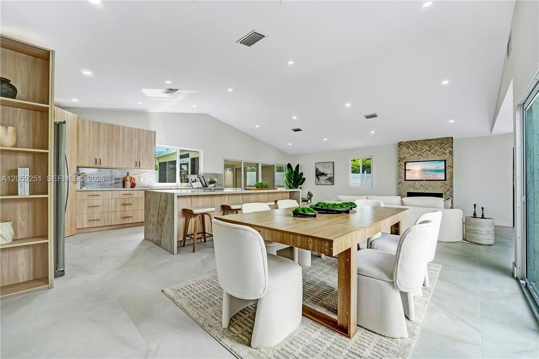 En Venta: $659,000 (3 camas, 2 baños, 1723 Pies cuadrados)
