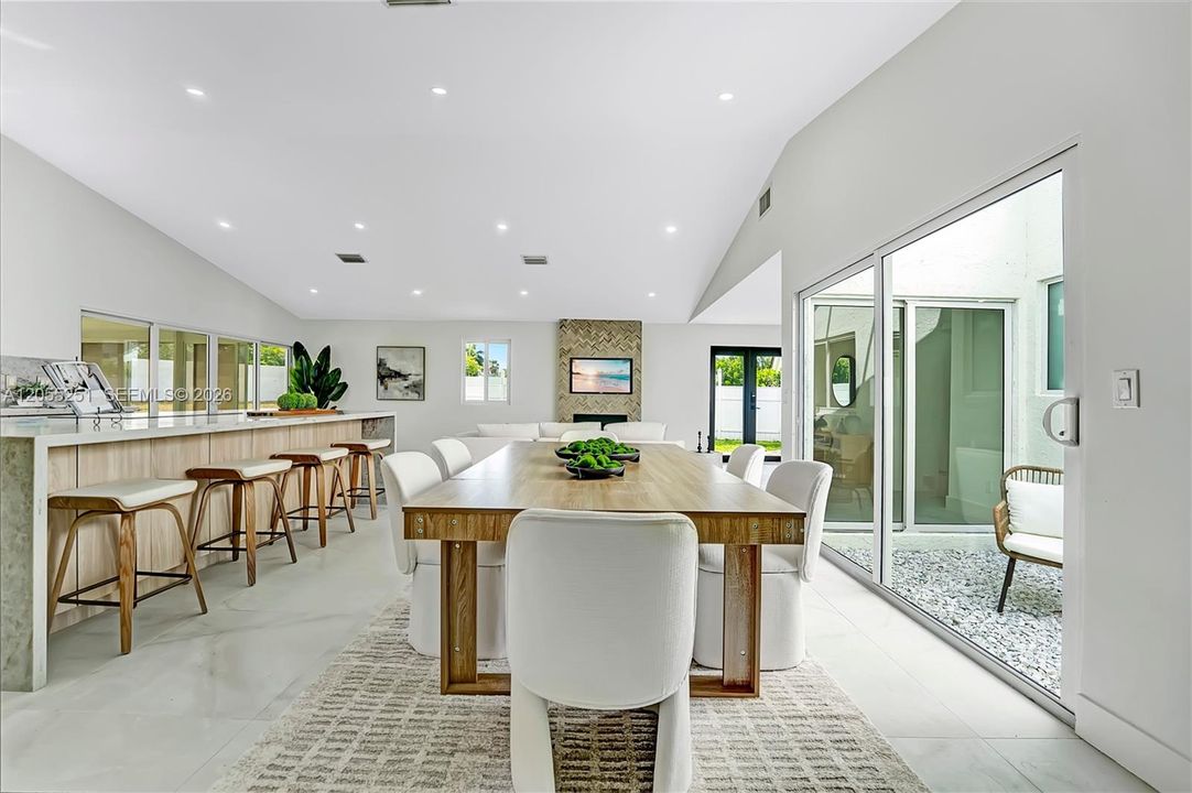En Venta: $659,000 (3 camas, 2 baños, 1723 Pies cuadrados)