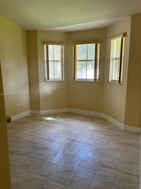 For Rent: $1,950 (3 beds, 2 baths, 1182 Square Feet)