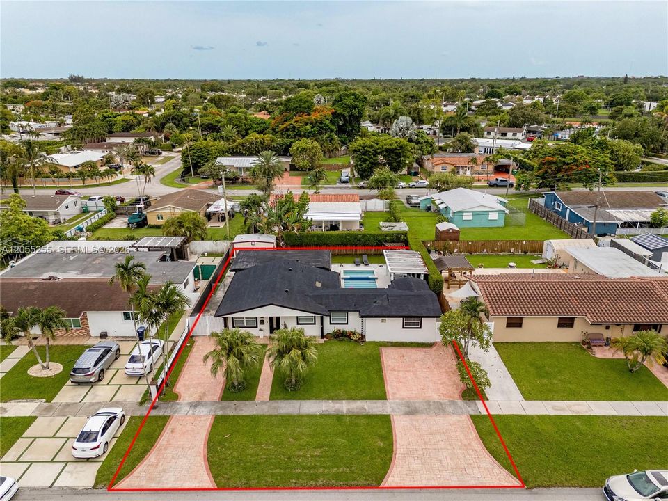 En Venta: $799,000 (4 camas, 3 baños, 1491 Pies cuadrados)