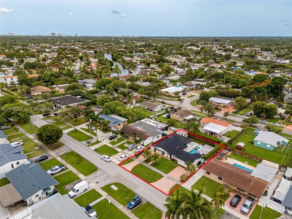 En Venta: $799,000 (4 camas, 3 baños, 1491 Pies cuadrados)
