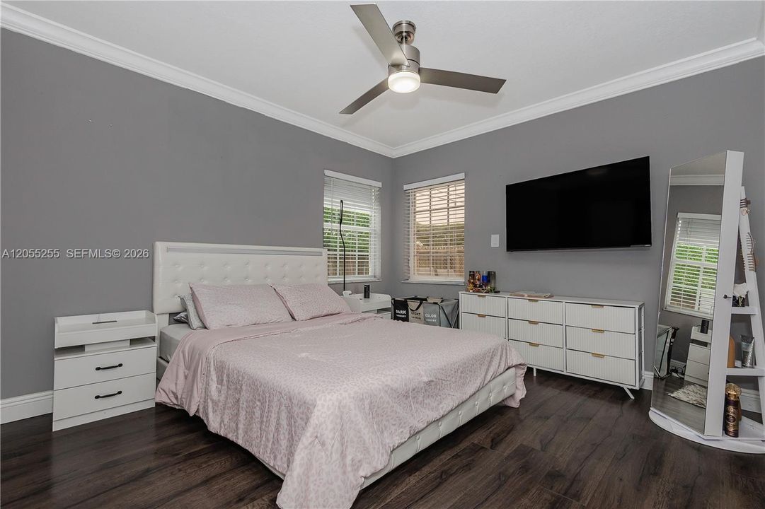En Venta: $799,000 (4 camas, 3 baños, 1491 Pies cuadrados)