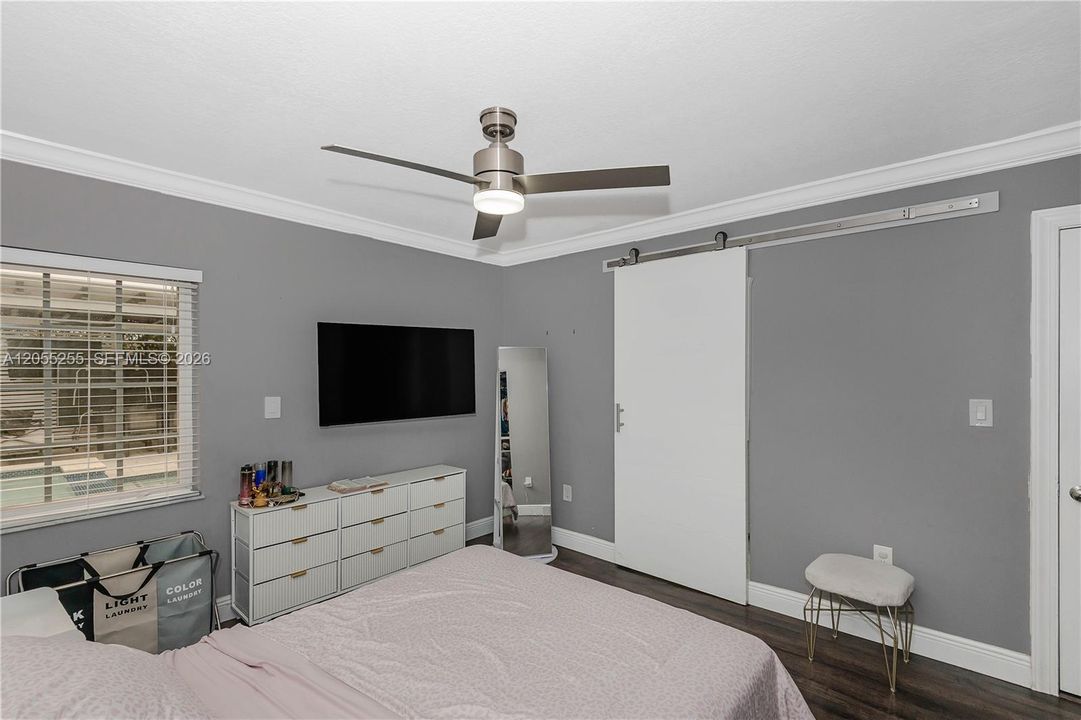 En Venta: $799,000 (4 camas, 3 baños, 1491 Pies cuadrados)