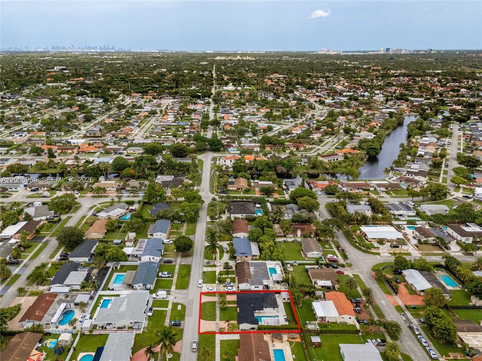 En Venta: $799,000 (4 camas, 3 baños, 1491 Pies cuadrados)