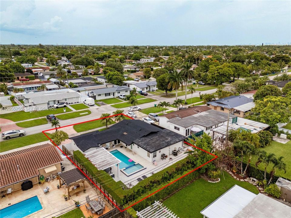 En Venta: $799,000 (4 camas, 3 baños, 1491 Pies cuadrados)