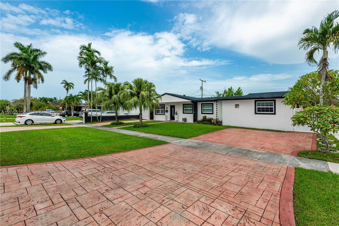 En Venta: $799,000 (4 camas, 3 baños, 1491 Pies cuadrados)