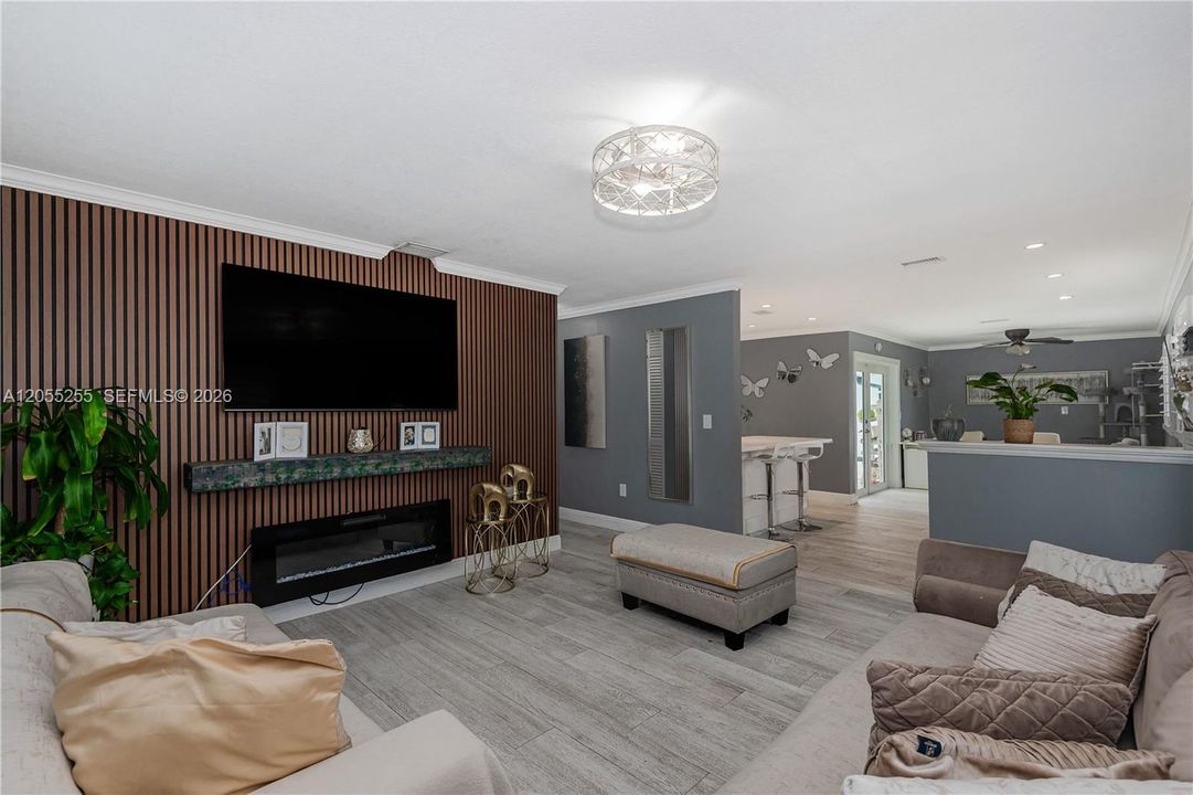 En Venta: $799,000 (4 camas, 3 baños, 1491 Pies cuadrados)