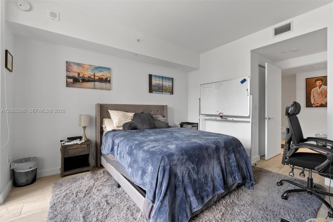 For Rent: $3,500 (1 beds, 1 baths, 738 Square Feet)