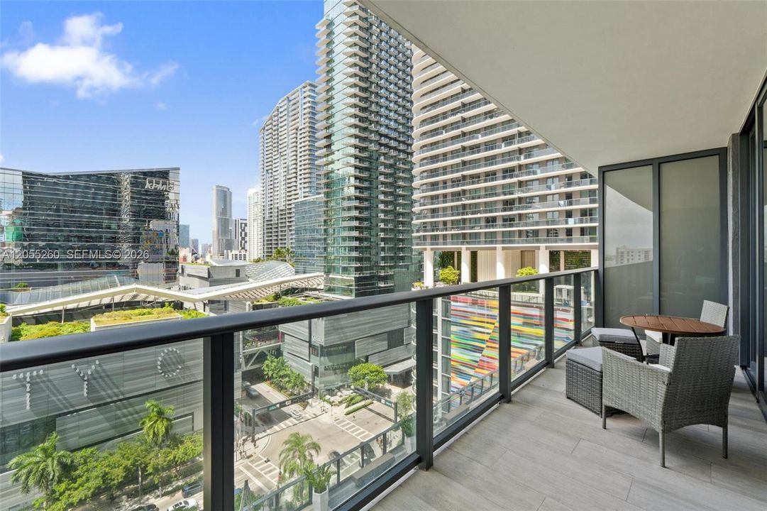 For Rent: $3,500 (1 beds, 1 baths, 738 Square Feet)