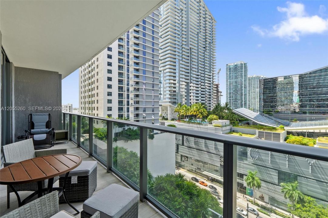 For Rent: $3,500 (1 beds, 1 baths, 738 Square Feet)