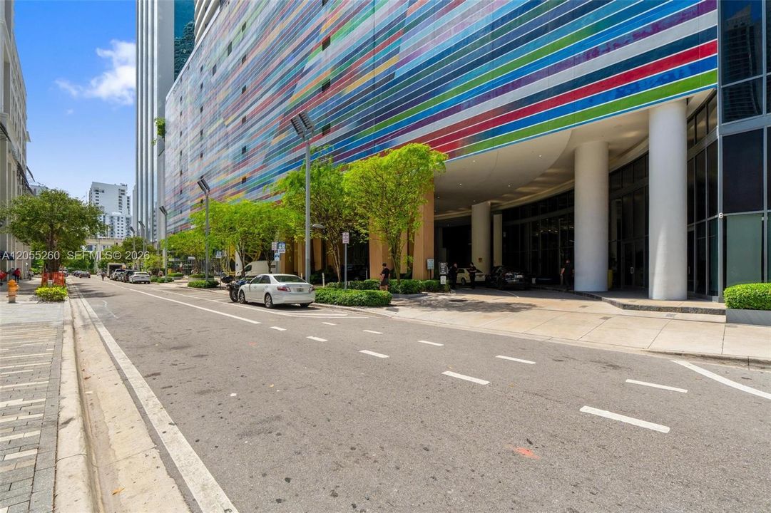 For Rent: $3,500 (1 beds, 1 baths, 738 Square Feet)