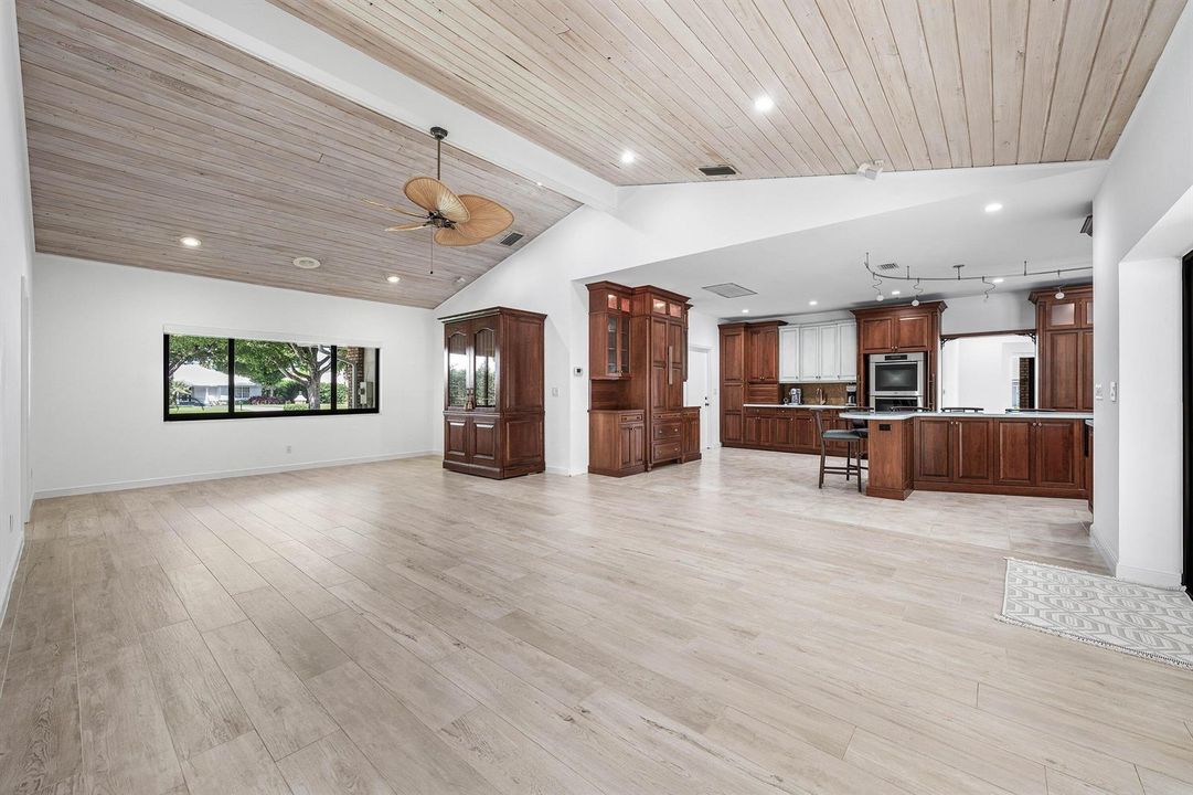 018-114GlenbrookCourt-Atlantis-FL-33462-