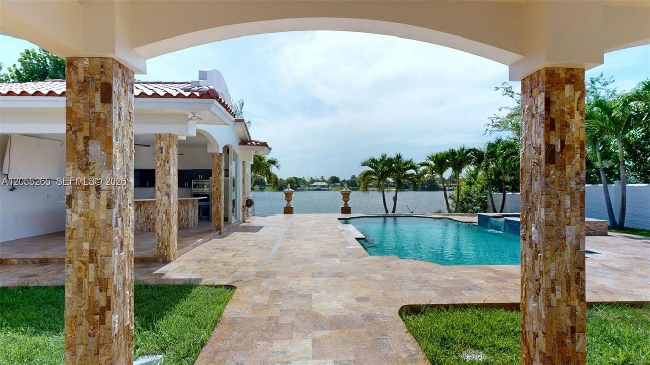 En Venta: $1,595,000 (5 camas, 4 baños, 3315 Pies cuadrados)