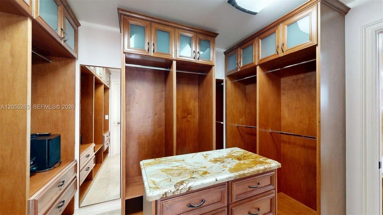 En Venta: $1,595,000 (5 camas, 4 baños, 3315 Pies cuadrados)