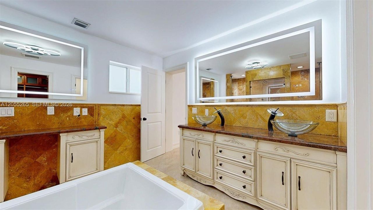 En Venta: $1,595,000 (5 camas, 4 baños, 3315 Pies cuadrados)