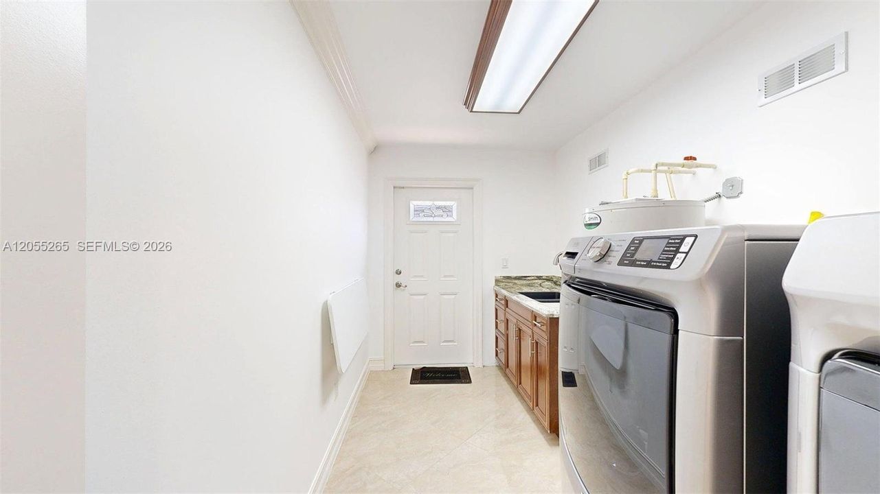 En Venta: $1,595,000 (5 camas, 4 baños, 3315 Pies cuadrados)