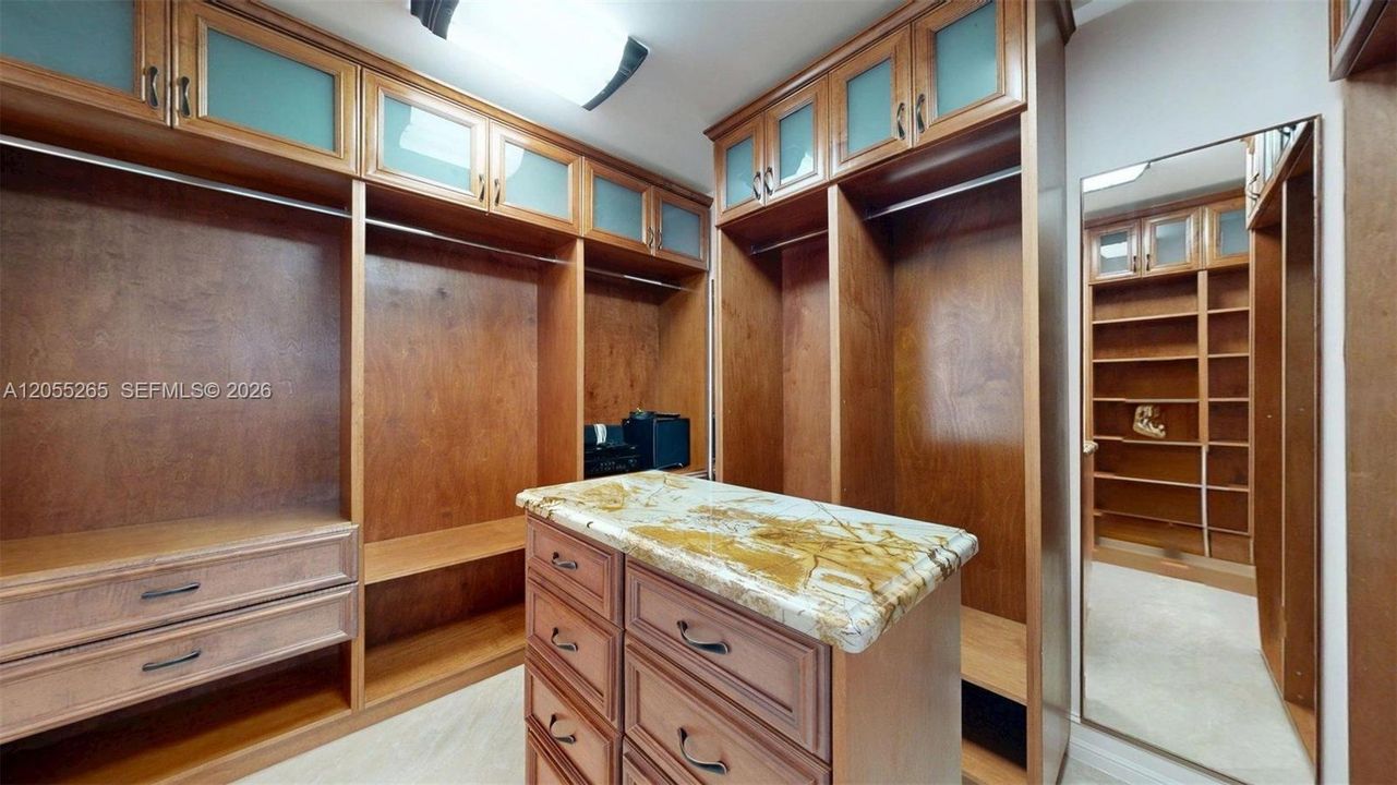 En Venta: $1,595,000 (5 camas, 4 baños, 3315 Pies cuadrados)