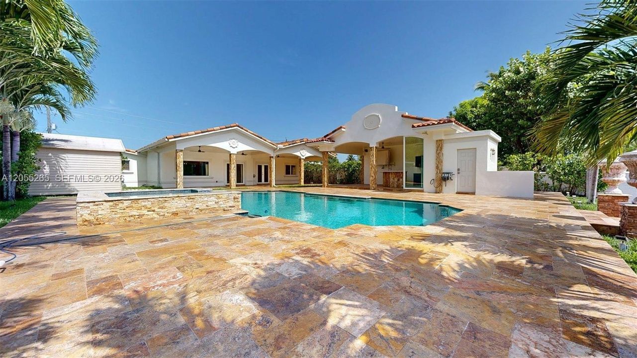 En Venta: $1,595,000 (5 camas, 4 baños, 3315 Pies cuadrados)