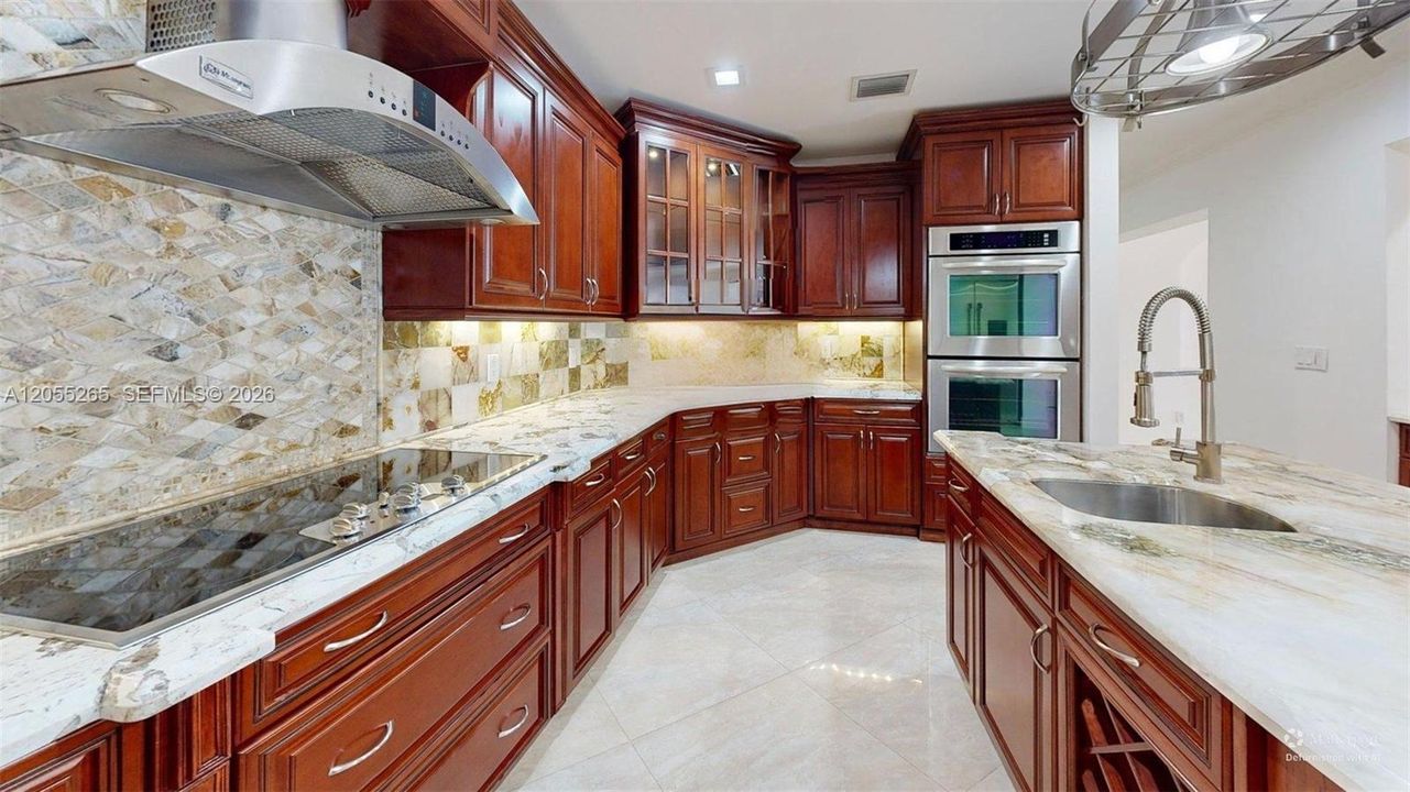 En Venta: $1,595,000 (5 camas, 4 baños, 3315 Pies cuadrados)