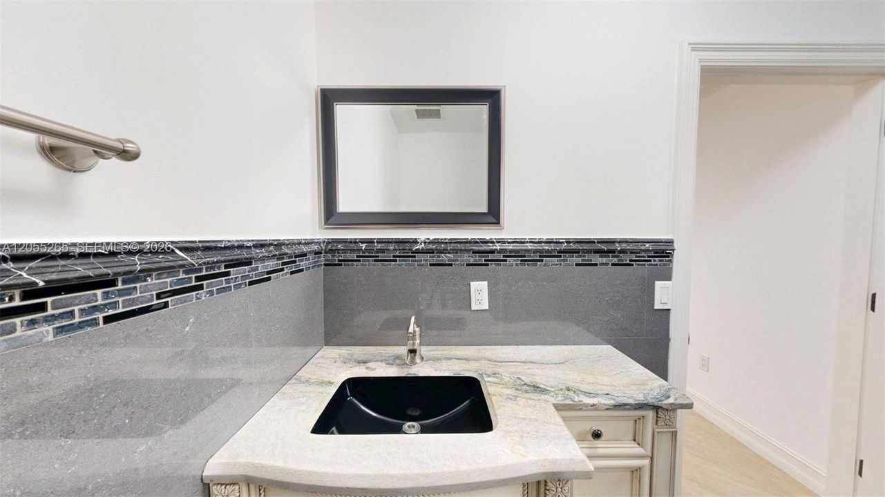 En Venta: $1,595,000 (5 camas, 4 baños, 3315 Pies cuadrados)