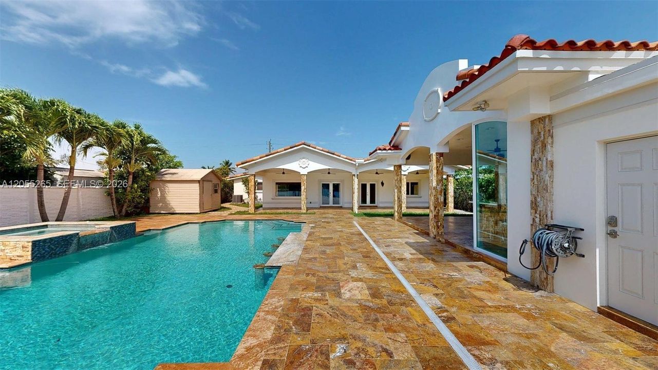 En Venta: $1,595,000 (5 camas, 4 baños, 3315 Pies cuadrados)