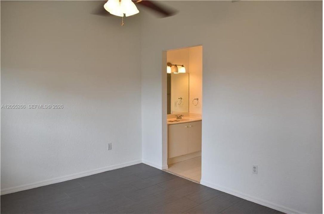 В аренду: $2,650 (3 спален, 2 ванн, 1008 Квадратных фут)