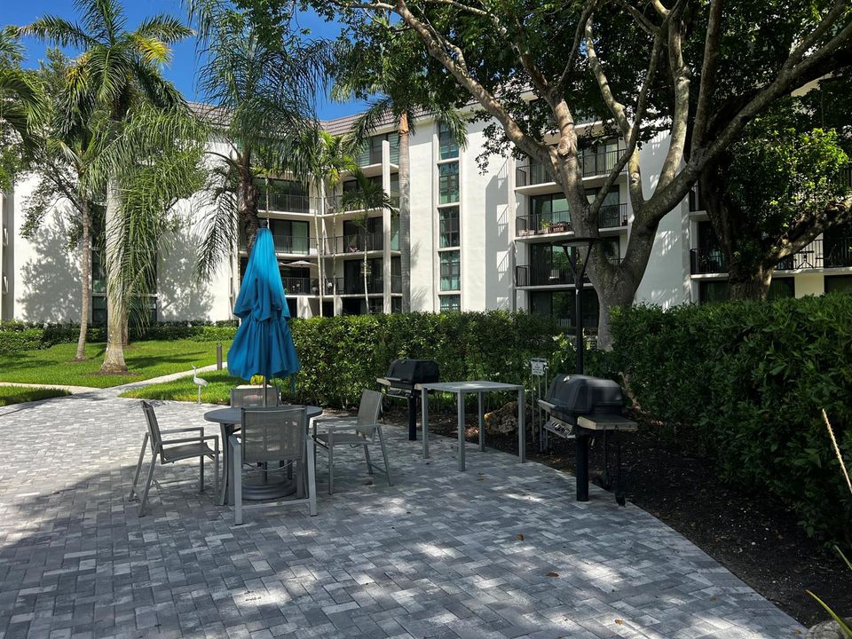 1101 Garden and BBQ Area