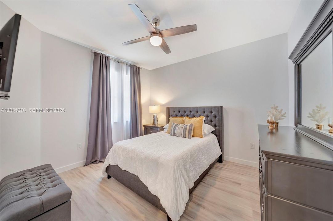 En Venta: $595,000 (4 camas, 3 baños, 2655 Pies cuadrados)