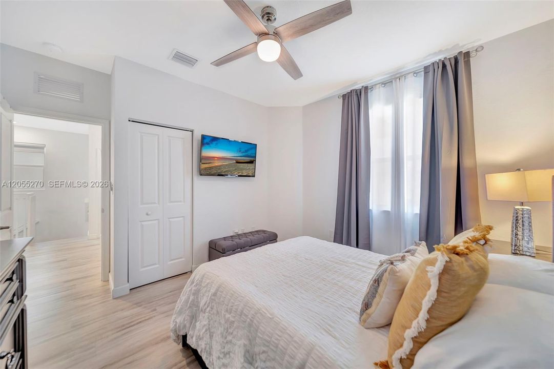 En Venta: $595,000 (4 camas, 3 baños, 2655 Pies cuadrados)