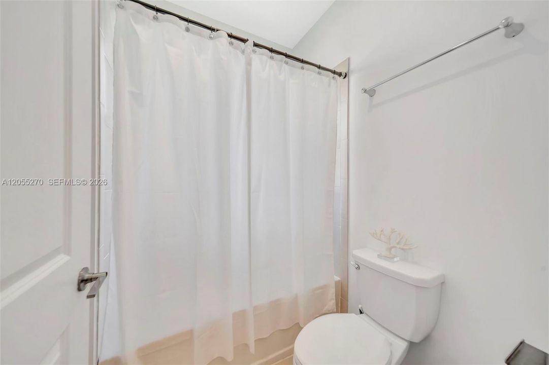 En Venta: $595,000 (4 camas, 3 baños, 2655 Pies cuadrados)