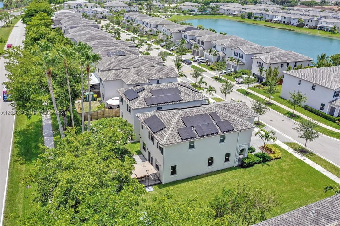 En Venta: $595,000 (4 camas, 3 baños, 2655 Pies cuadrados)