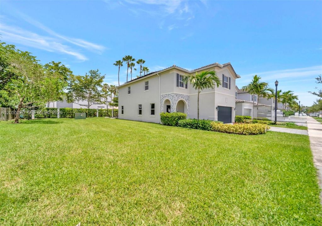 En Venta: $595,000 (4 camas, 3 baños, 2655 Pies cuadrados)