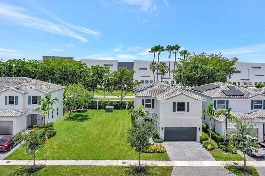En Venta: $595,000 (4 camas, 3 baños, 2655 Pies cuadrados)