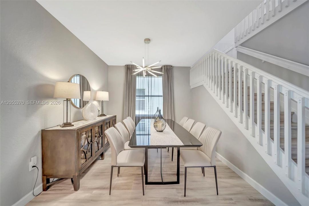 En Venta: $595,000 (4 camas, 3 baños, 2655 Pies cuadrados)