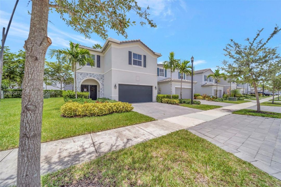 En Venta: $595,000 (4 camas, 3 baños, 2655 Pies cuadrados)