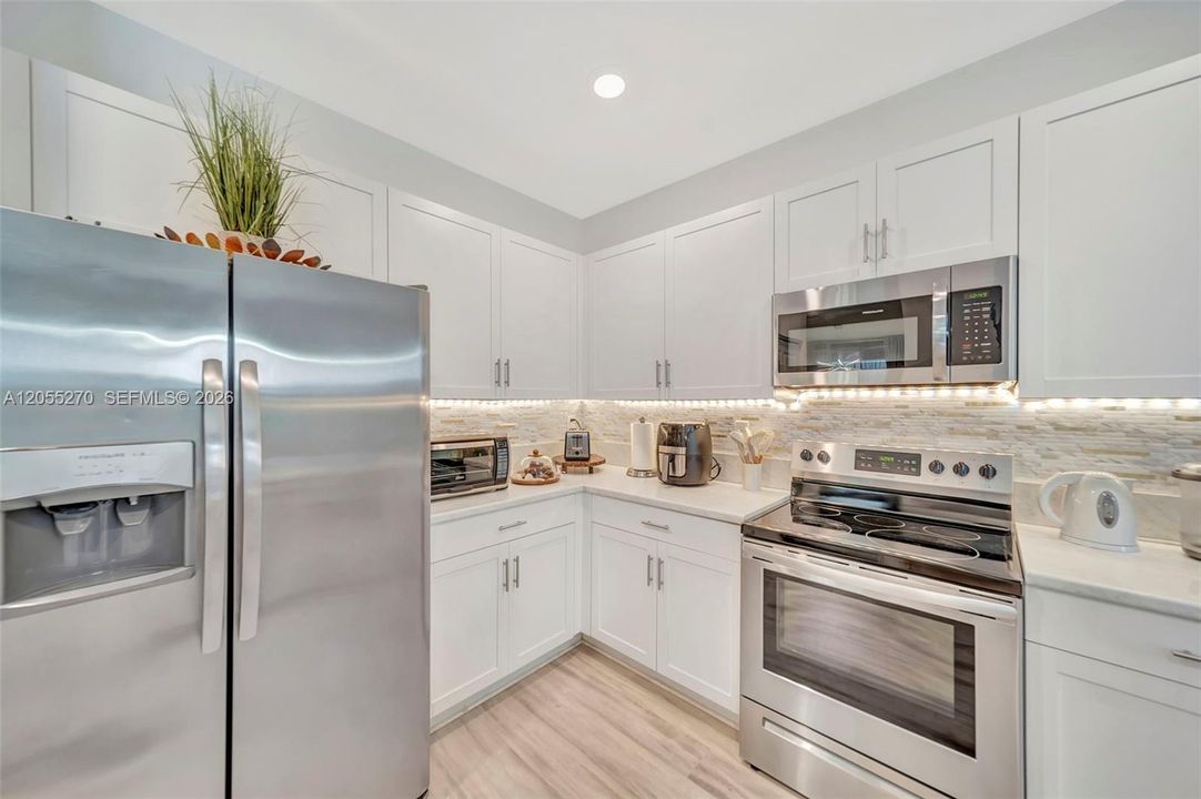 En Venta: $595,000 (4 camas, 3 baños, 2655 Pies cuadrados)