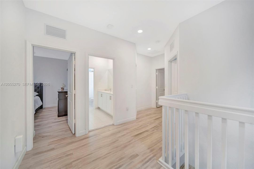 En Venta: $595,000 (4 camas, 3 baños, 2655 Pies cuadrados)